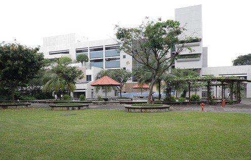 新加坡私立大学